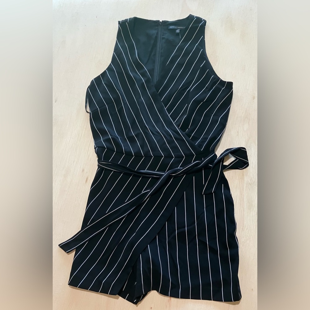 White House Black Market Sleeveless Surplice Romper Black/White Size 6 NWT